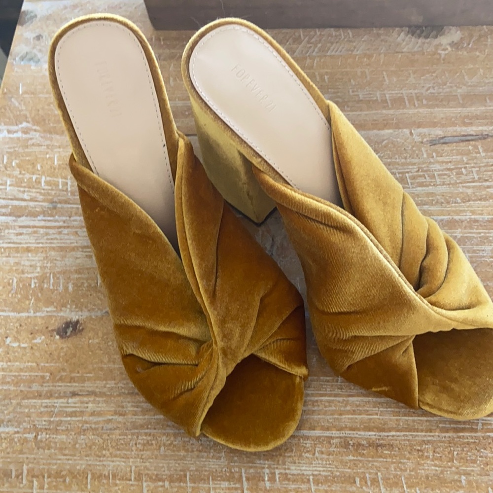 Velvet chunky heels